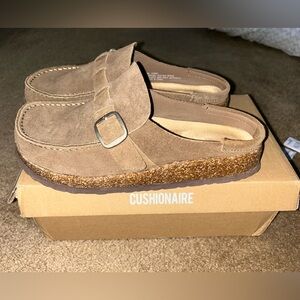 Cushionaire Hobby Suede Clogs size 9